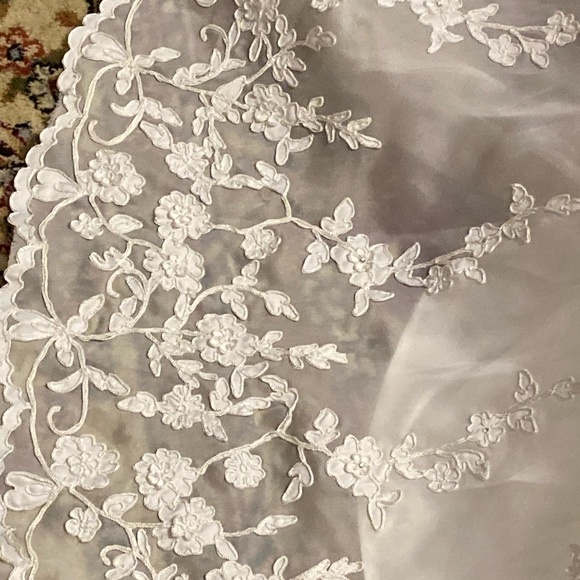 🤍 SATIN AND EMBROIDERED LACE WHITE IVORY DRESS 🤍# 003 - Picture 15 of 16